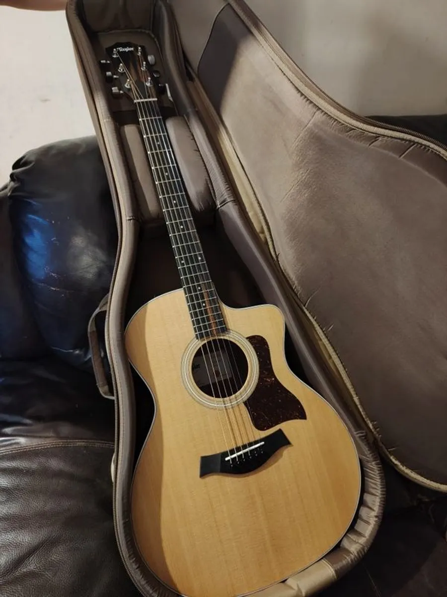 Taylor guitar - Image 4