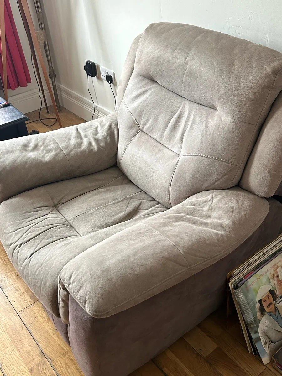 Electric Recliner Chair - Image 2