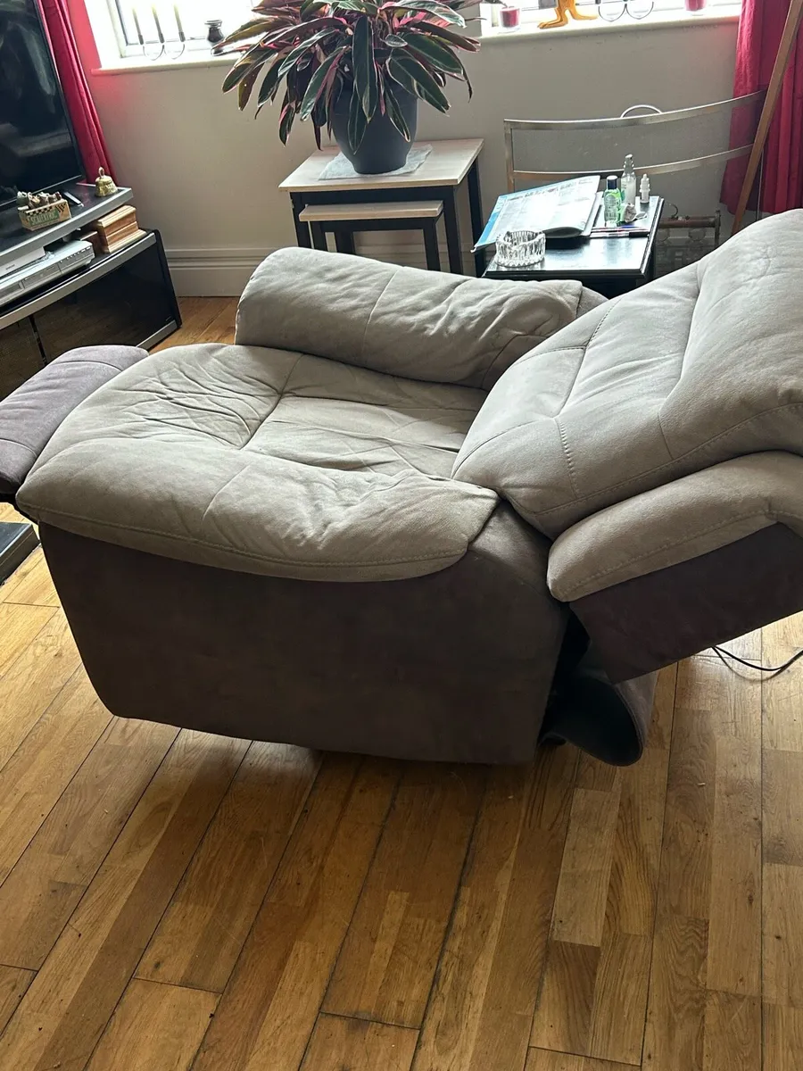 Electric Recliner Chair - Image 4