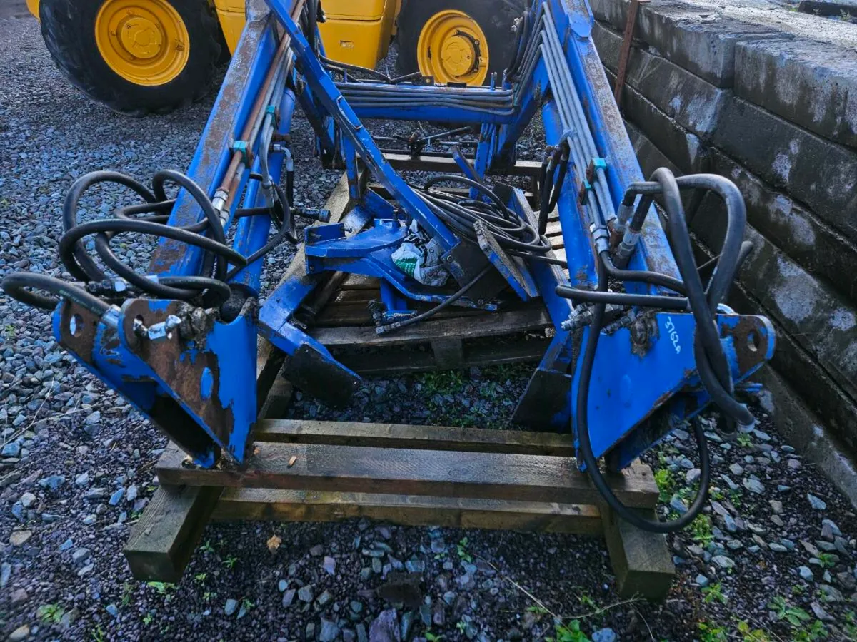 MASSEY  390T  LOADER - Image 3