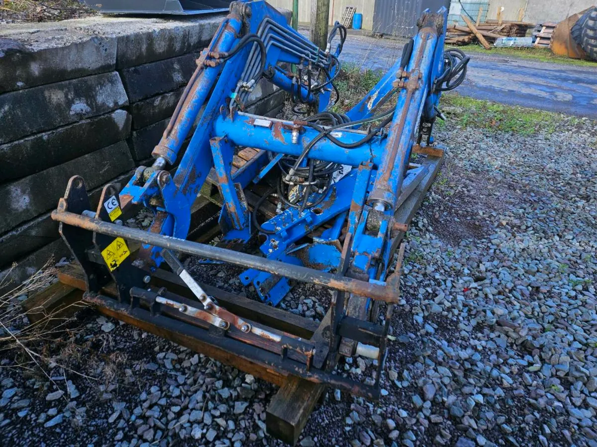 MASSEY  390T  LOADER - Image 4