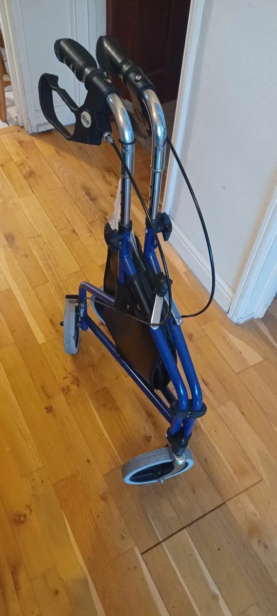Rollator - Tripod. - Image 3