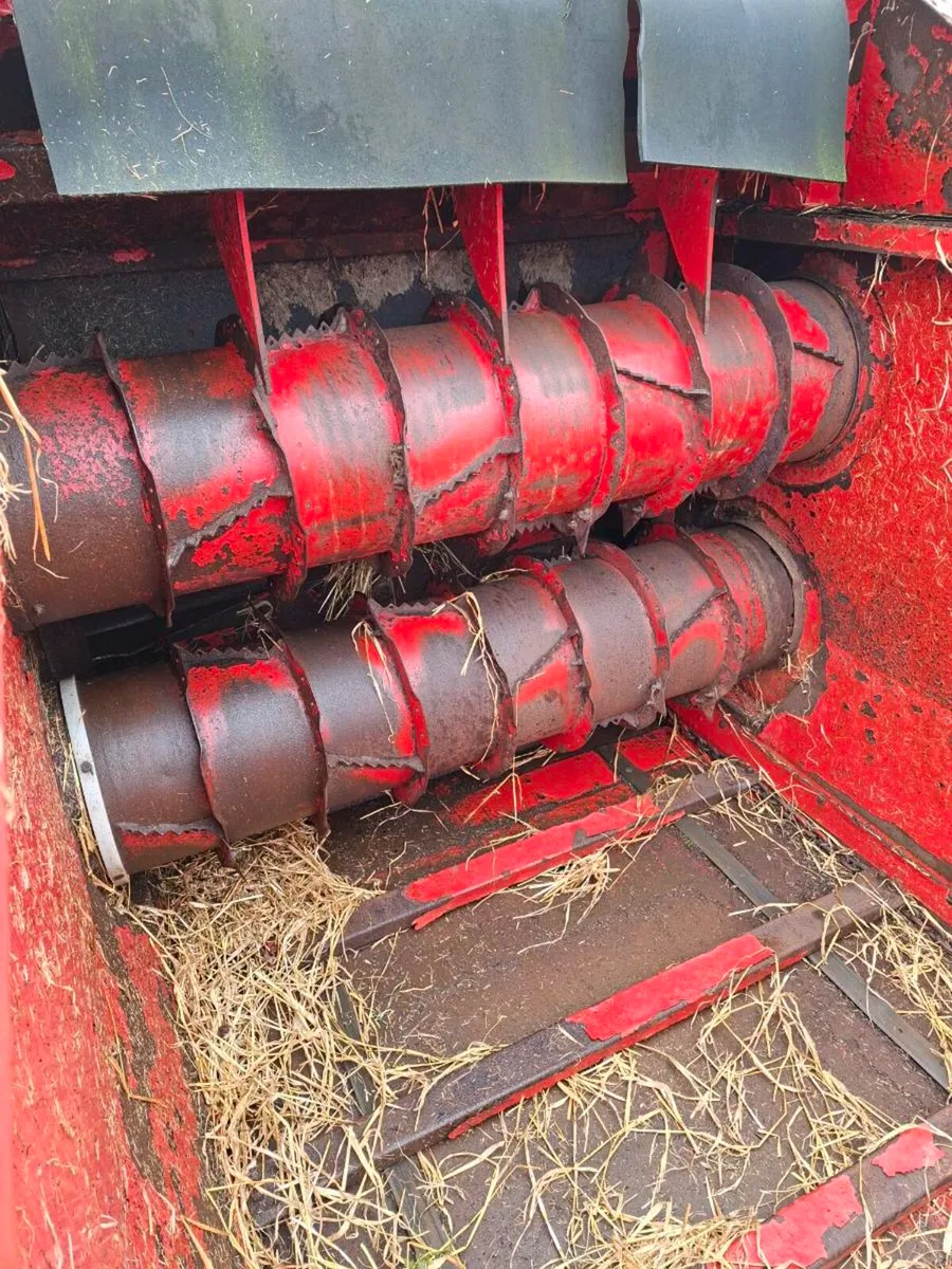 Kverneland straw bedder/chopper - Image 2