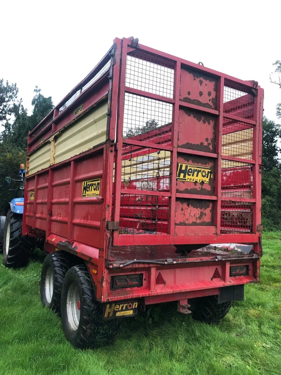 2010 Herron 12t silage trailer 550 wheels - Image 2