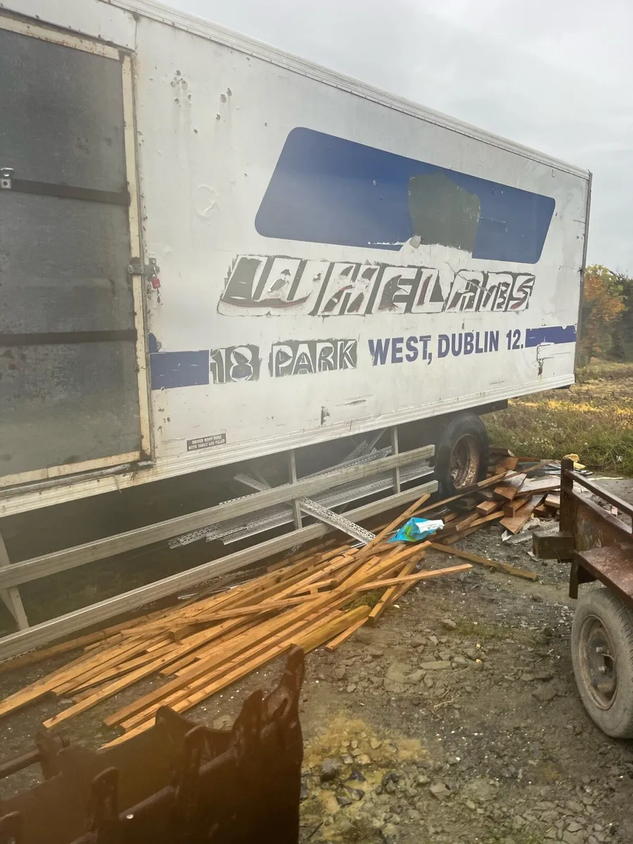 Containers - Image 3