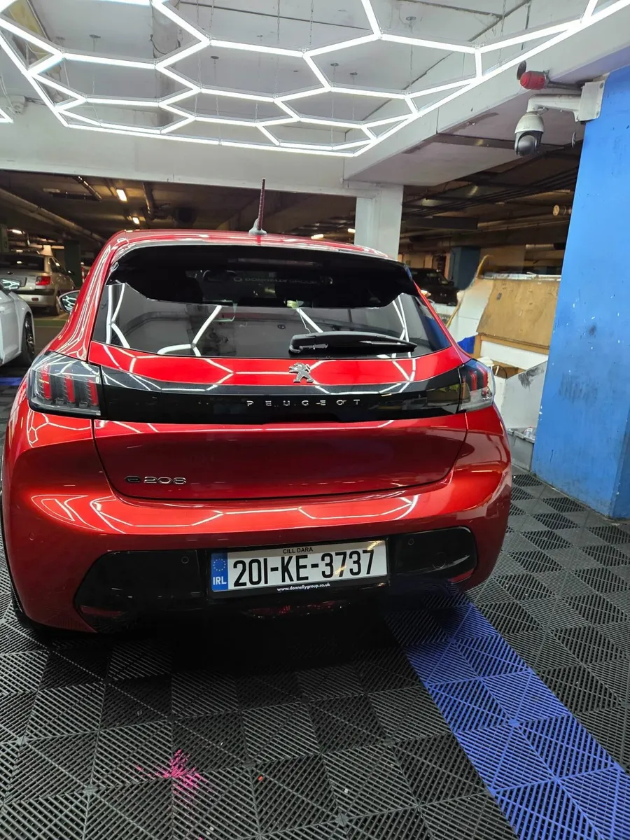 Peugeot 208 e208 Electric 136hp Allure - Image 2
