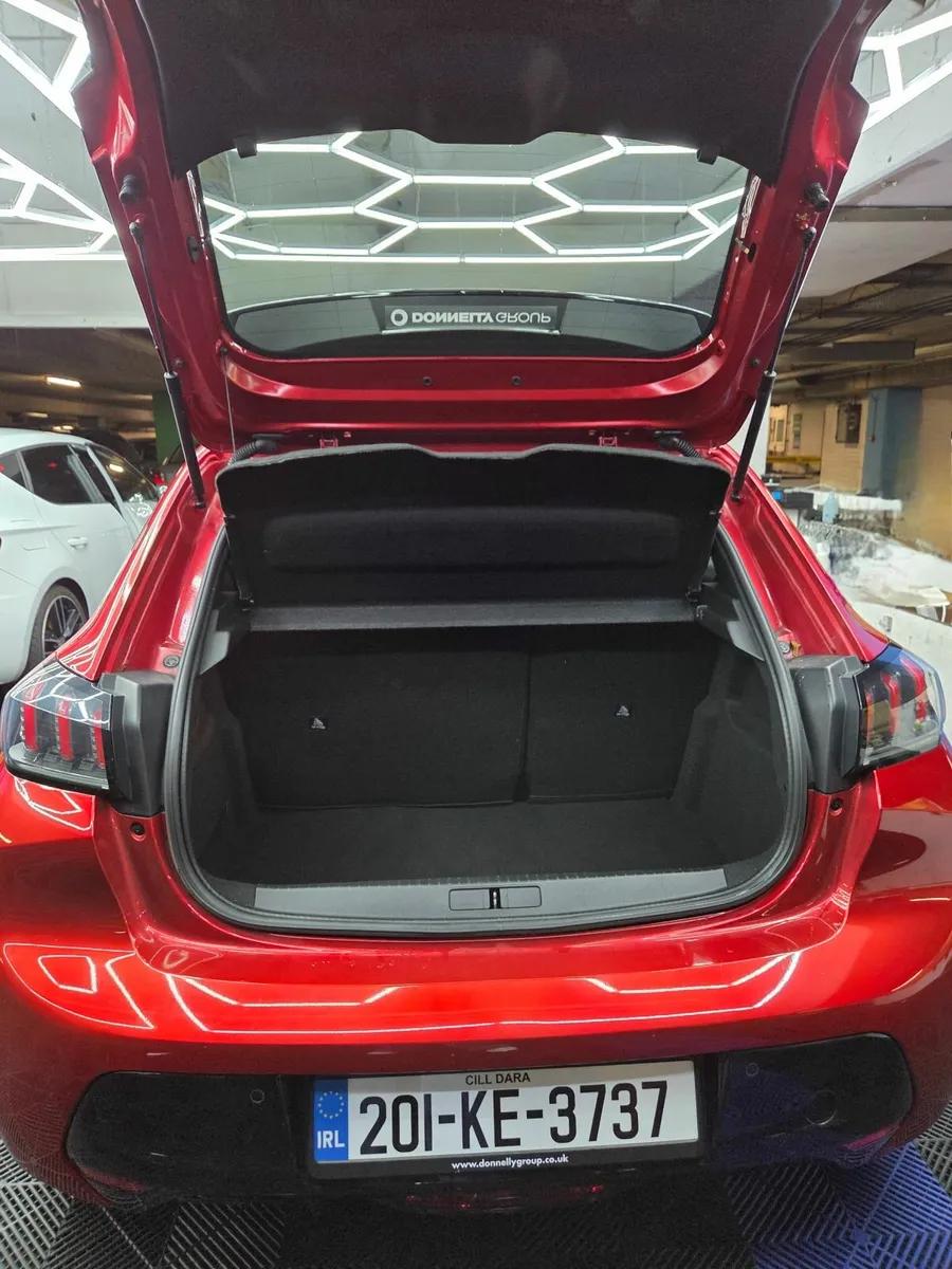 Peugeot 208 e208 Electric 136hp Allure - Image 3