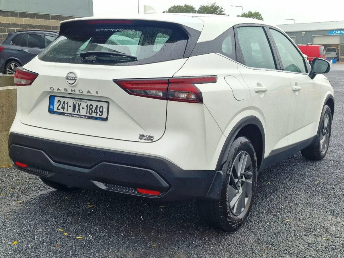 Nissan QASHQAI 1.3 HYB SV MY2 4DR - Image 3
