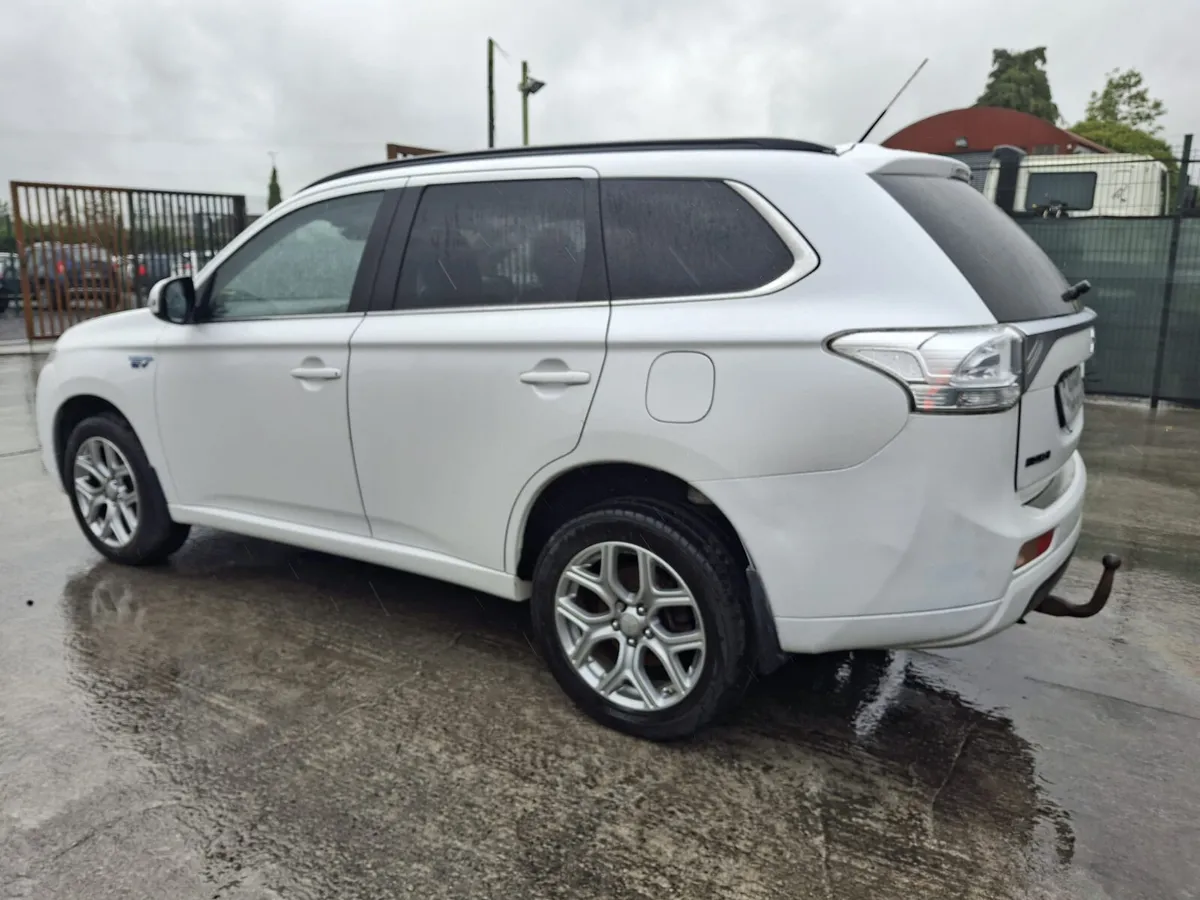2015 Mitsubishi Outlander hybrid auto - Image 3
