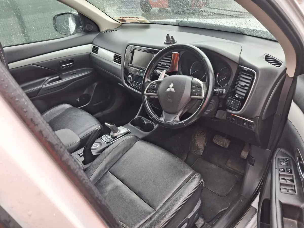 2015 Mitsubishi Outlander hybrid auto - Image 4