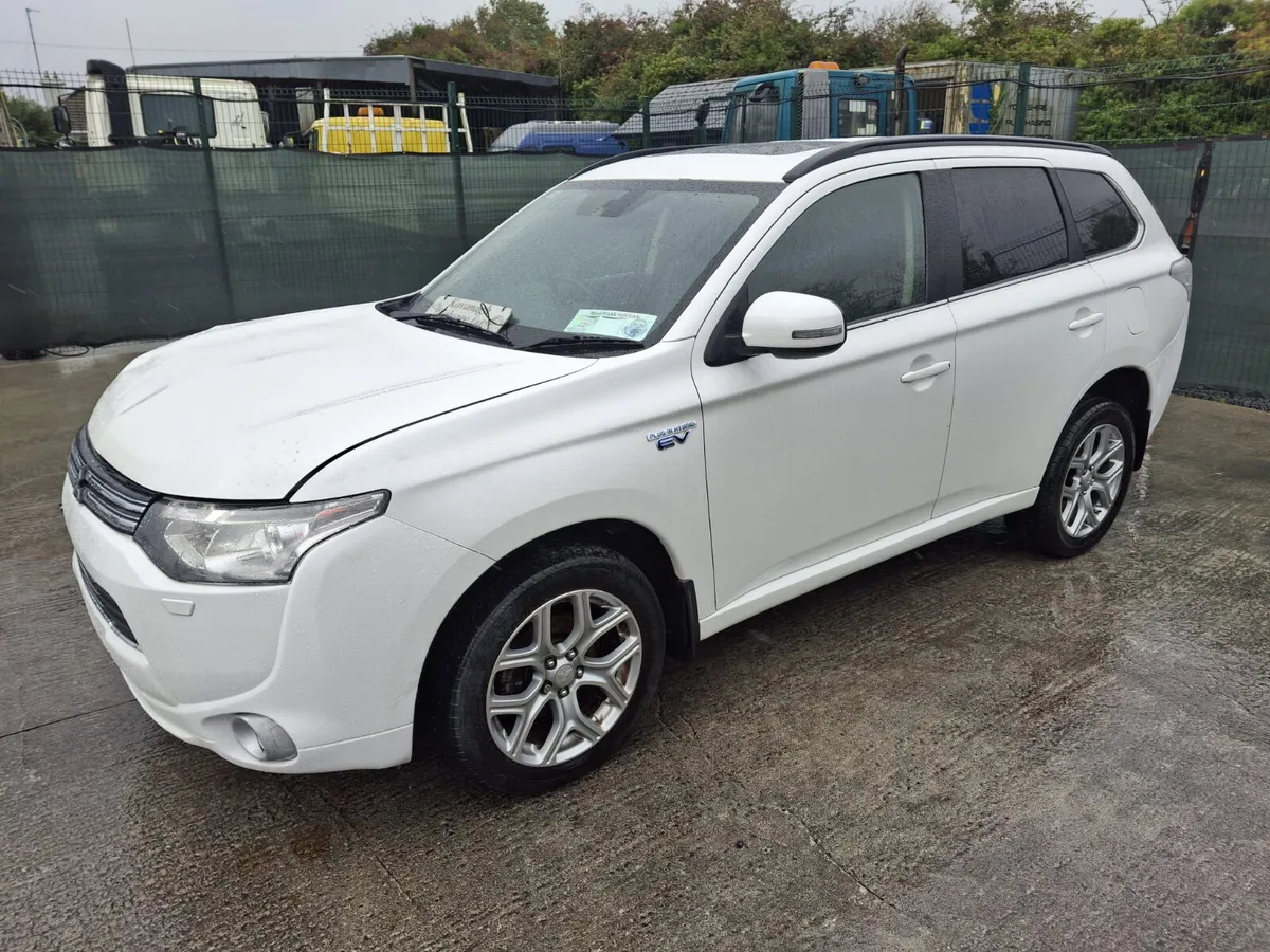 2015 Mitsubishi Outlander hybrid auto - Image 1