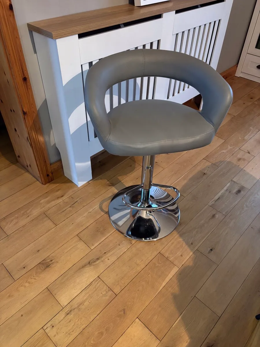 Bar Stools x2 - Image 1