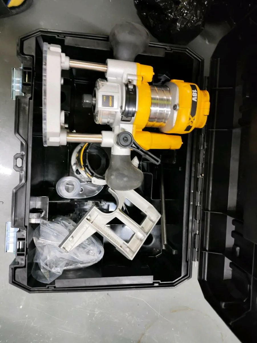 DeWalt dcs 604 router.