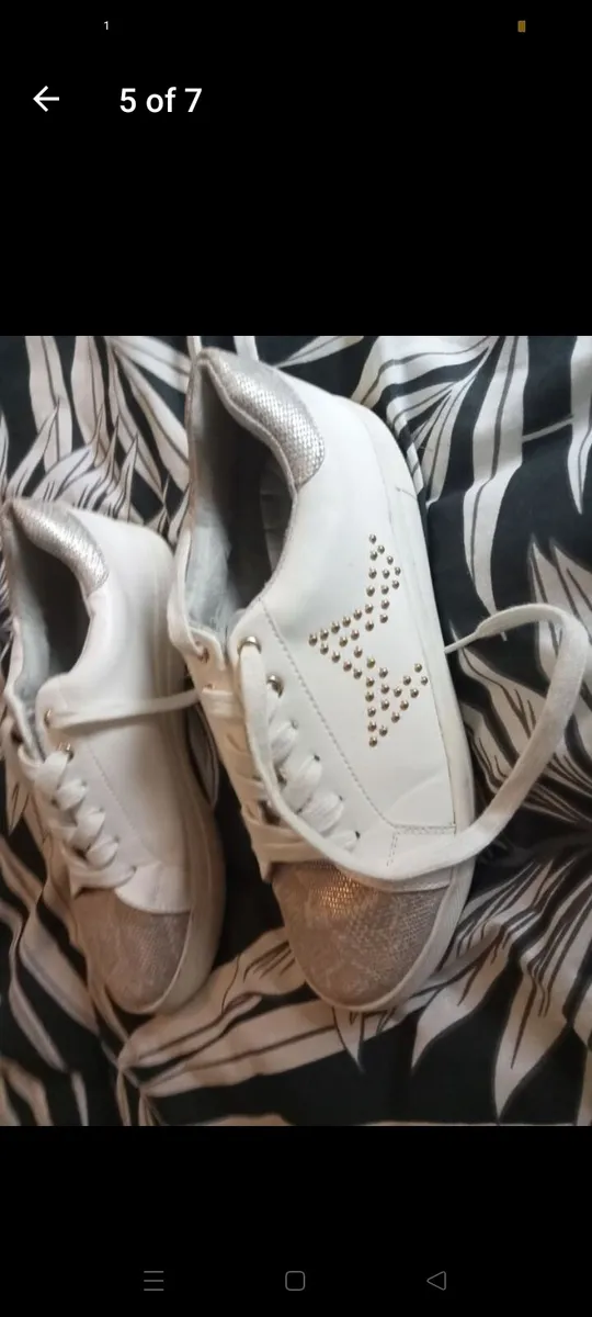 Ladies trainers size 5 - Image 2