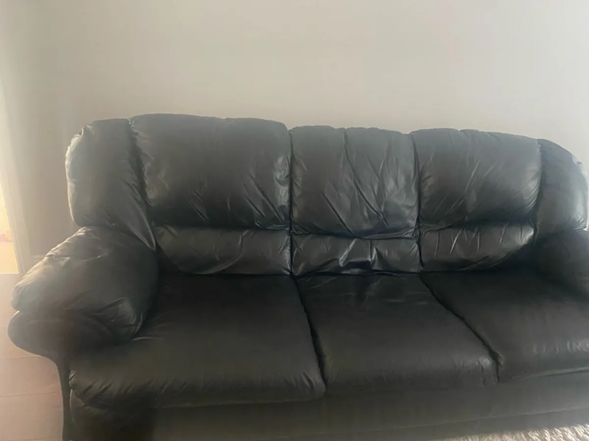 Leather 3 & 2 seater suite. Smoke and pet free home. Very good condition. - Image 4