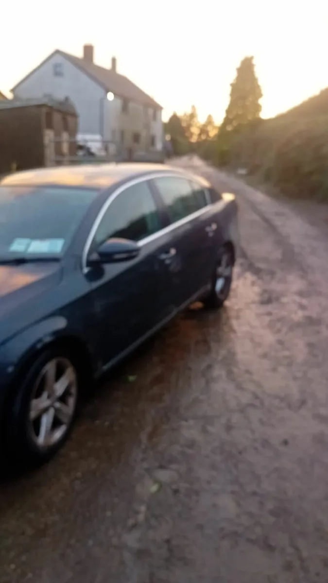 Volkswagen Passat 2012 - Image 2