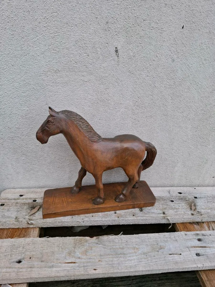 Wood horse statue postage possible