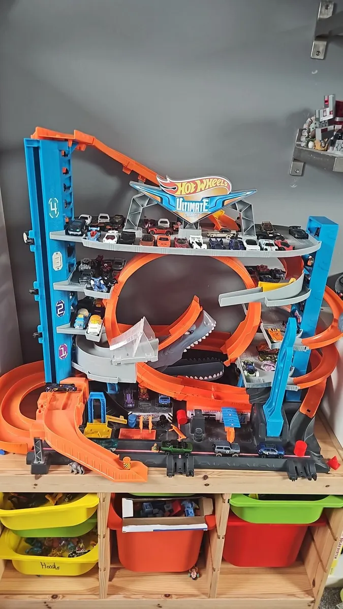 Hot wheels shark Attack Garage - Image 1