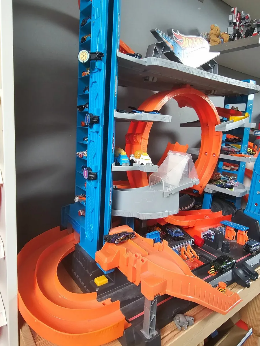 Hot wheels shark Attack Garage - Image 3
