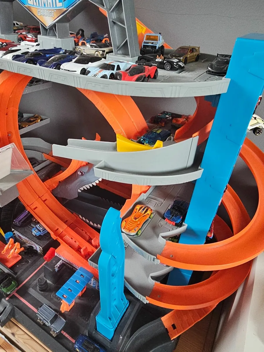Hot wheels shark Attack Garage - Image 4