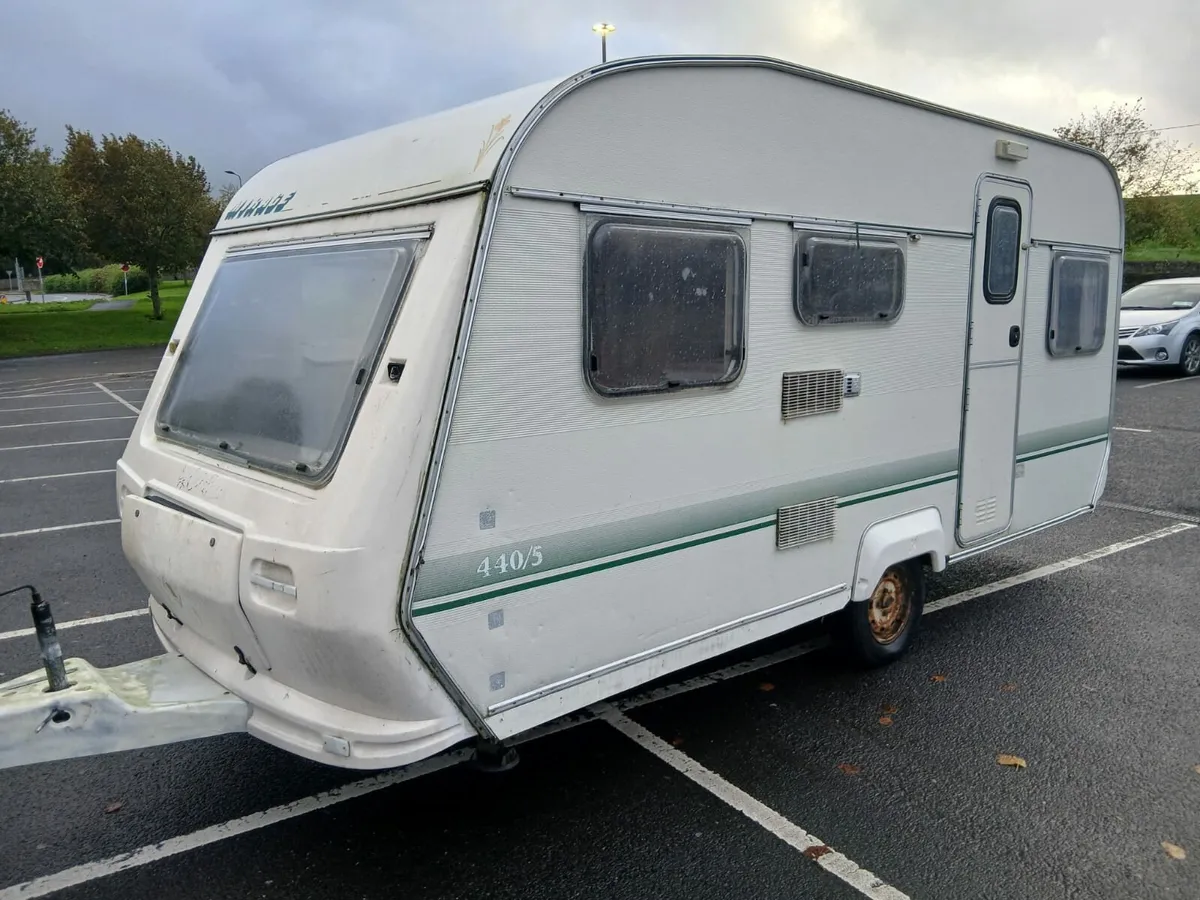 4 berth caravan - Image 1