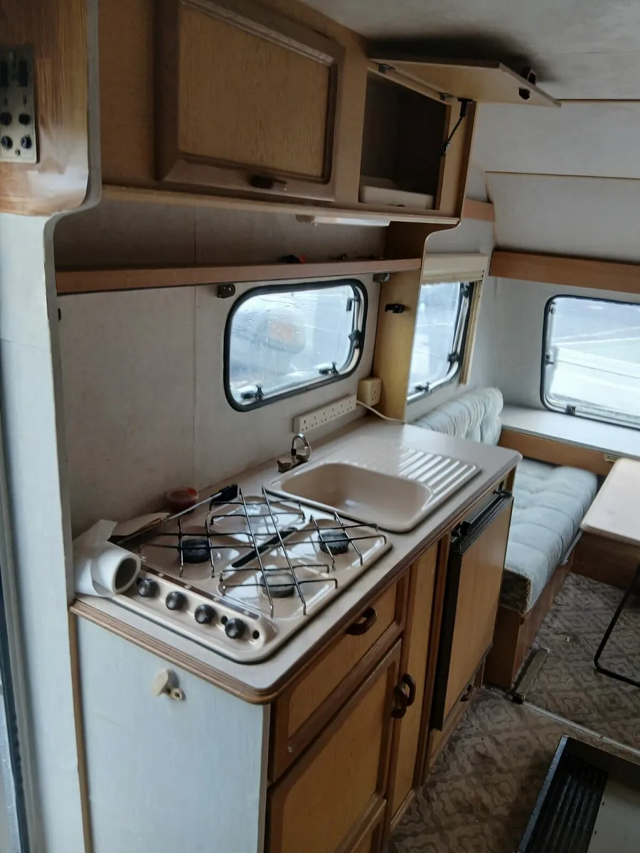 4 berth caravan - Image 3
