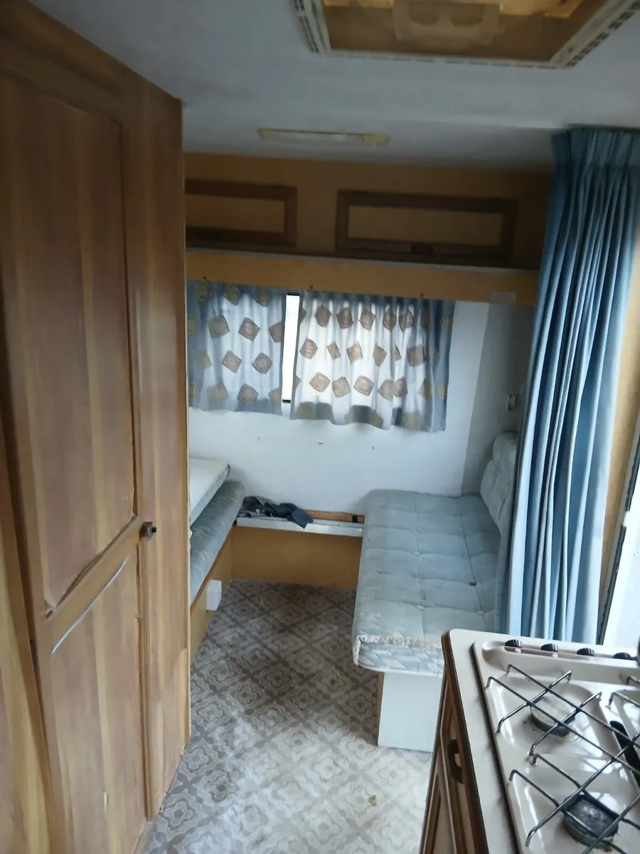 4 berth caravan - Image 4