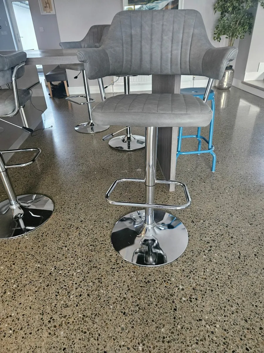 Island chairs - Image 2