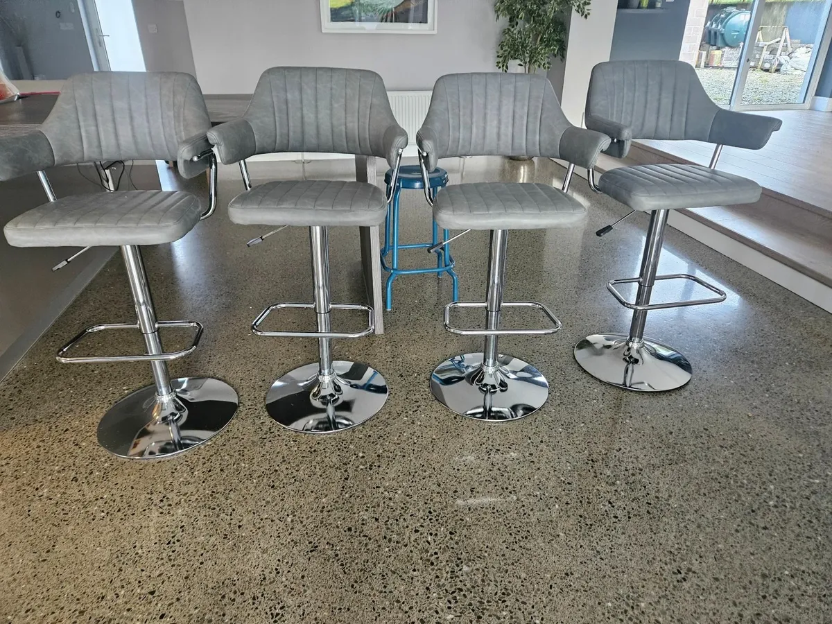 Island chairs - Image 3