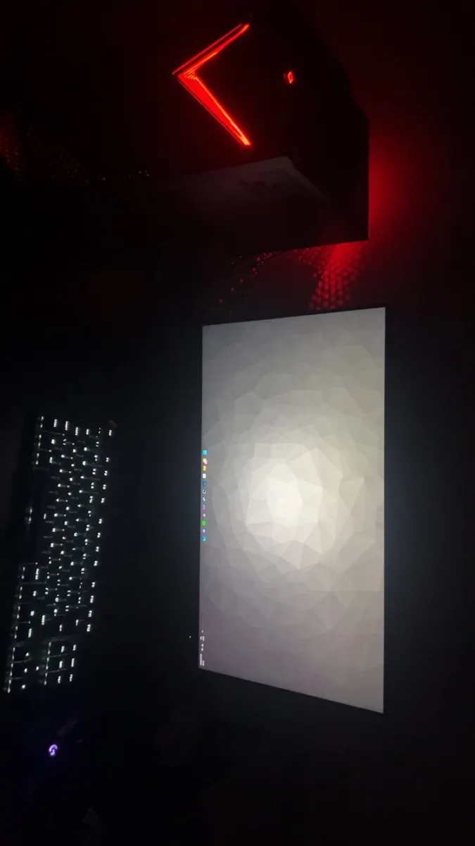 Nvidia 4060 intel 15 13400F 32gb ram plus kbm - Image 1