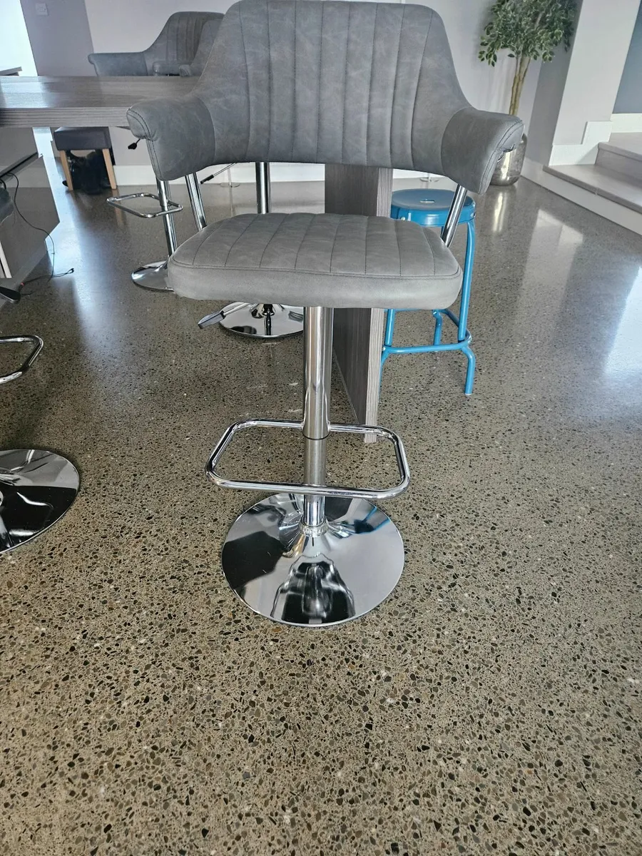 Island chairs - Image 4