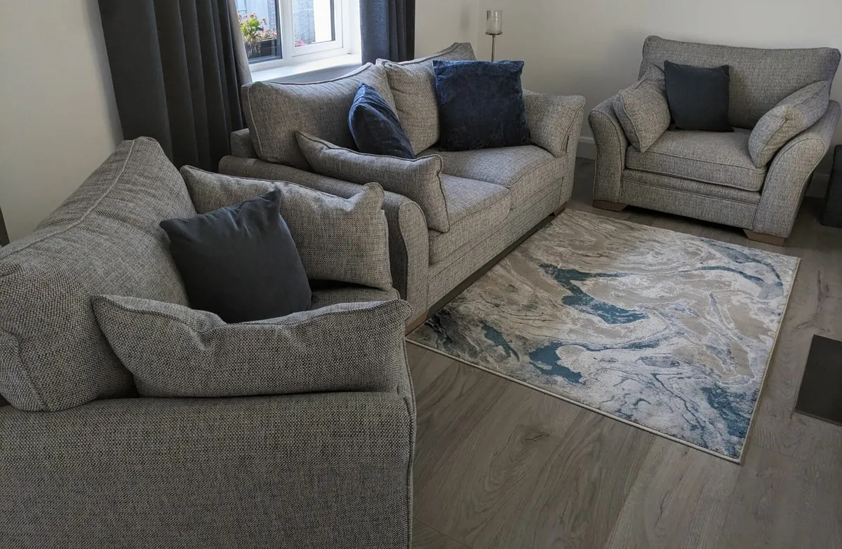 3 piece suite - Image 1