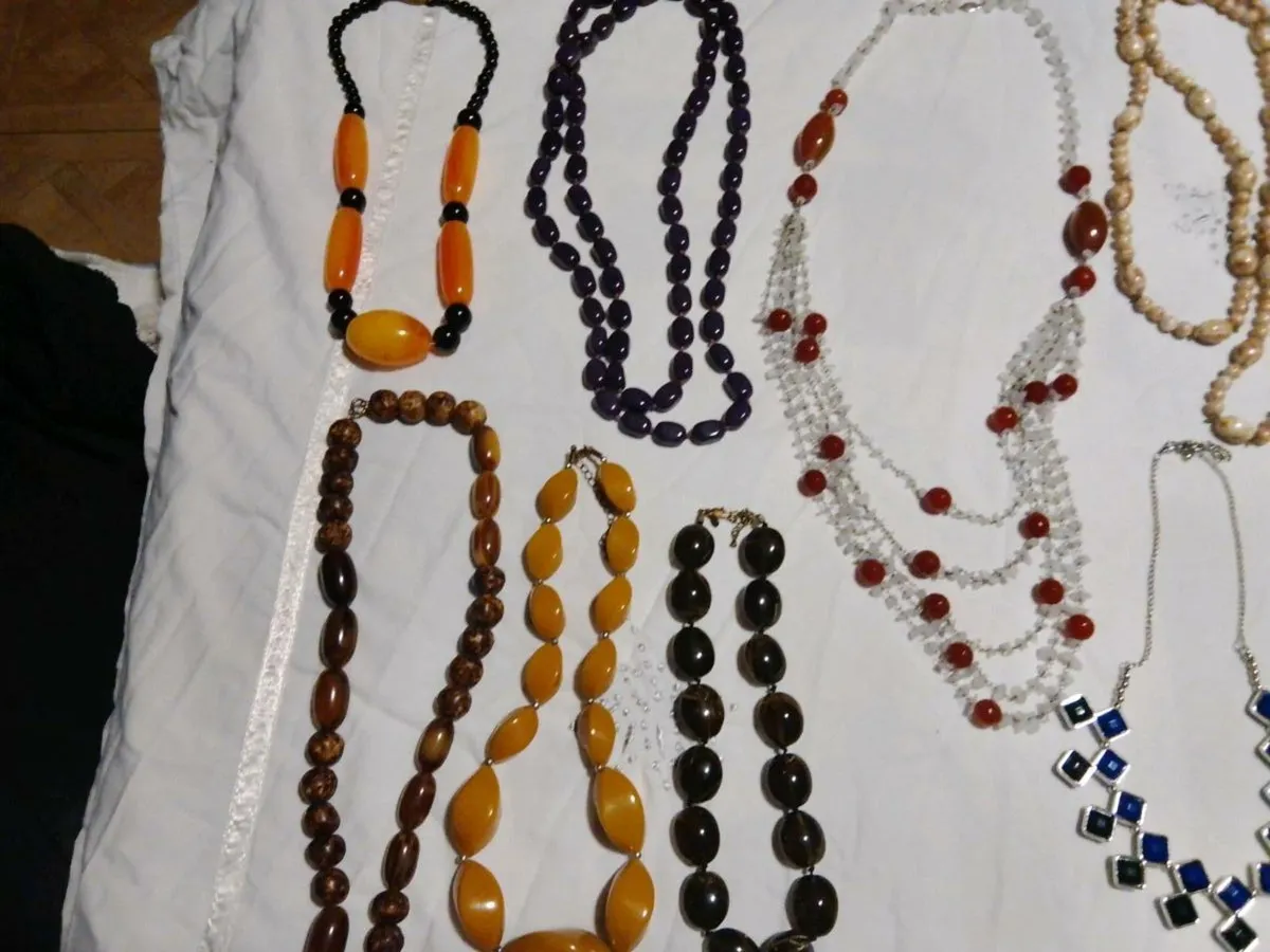 A job load of necklaces - Image 3