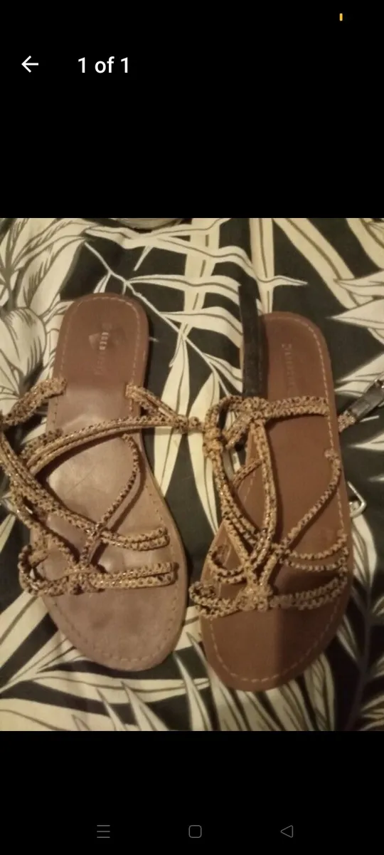 Ladies sandals size 5