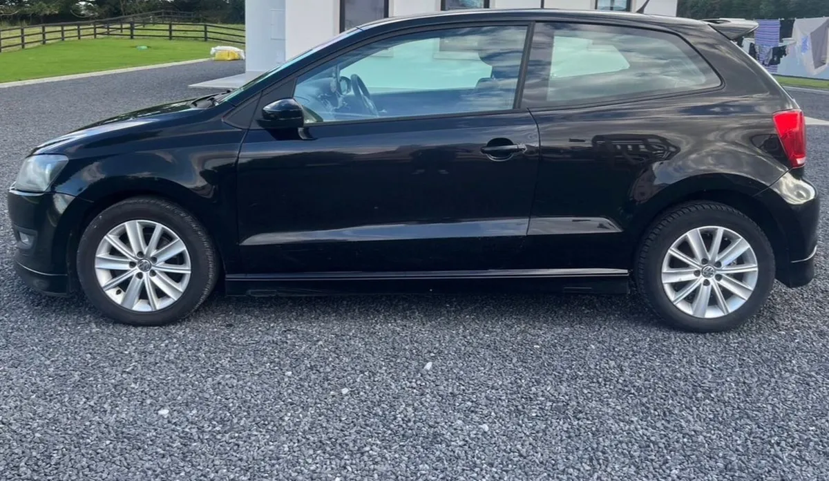 2011 Volkswagon Polo - Image 4