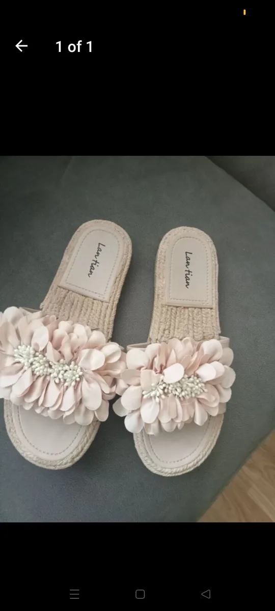 Ladies sandals size 5