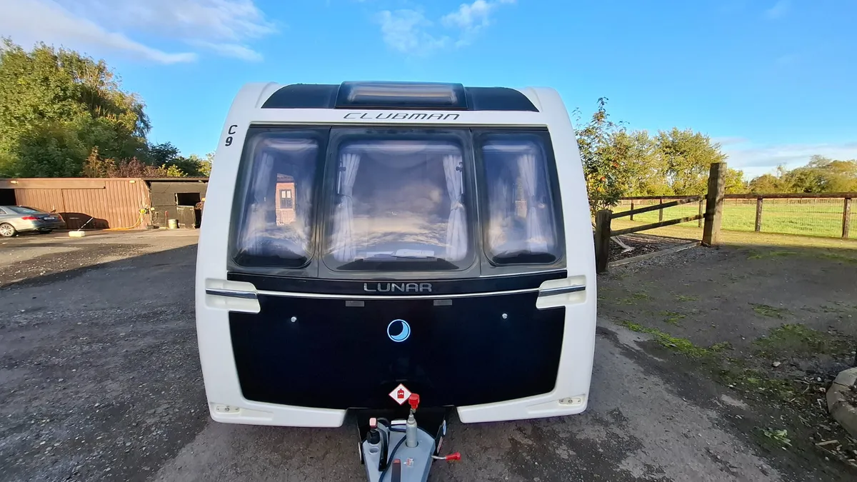 Lunar Clubman SR Caravan  ensuite Island bed - Image 2