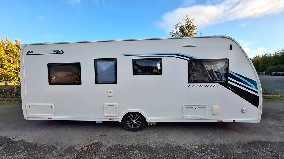 Lunar Clubman SR Caravan  ensuite Island bed - Image 1