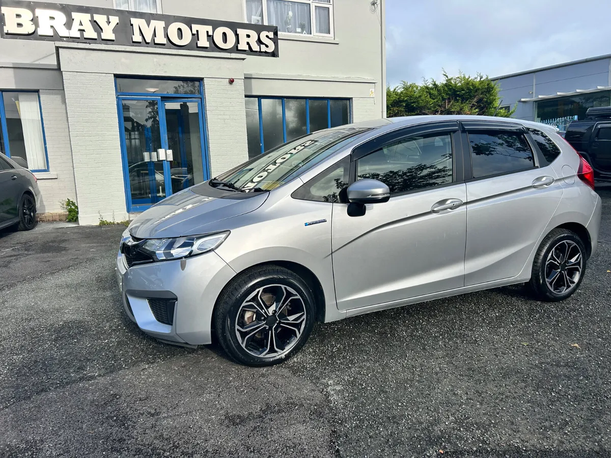 2016 HONDA FIT PETROL HYBRID AUTO LOW KMS - Image 1