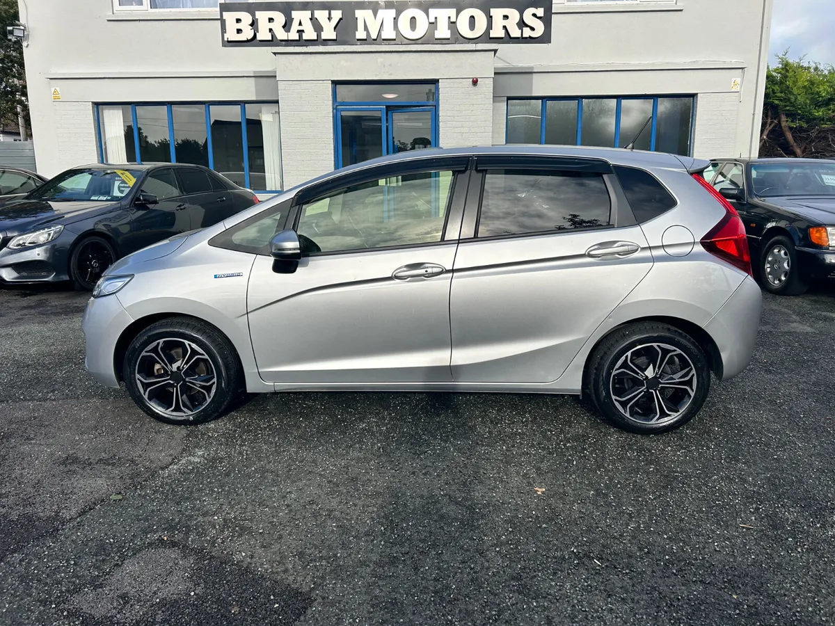 2016 HONDA FIT PETROL HYBRID AUTO LOW KMS - Image 3