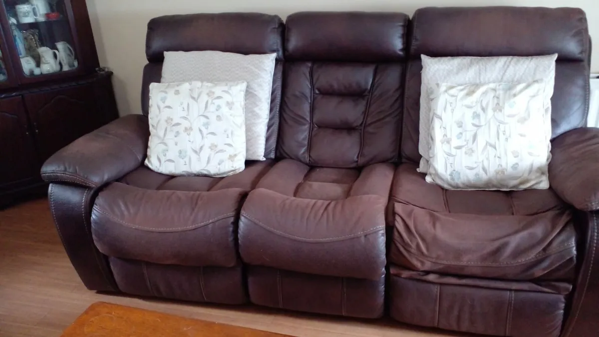 Bundle:Suite of furniture, curtains &mahogany door - Image 1