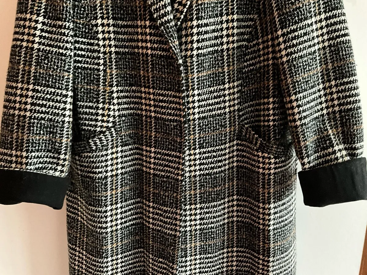 Lady’s ‘Outerware’ Collection. Tweed Size 12 Coat - Image 4