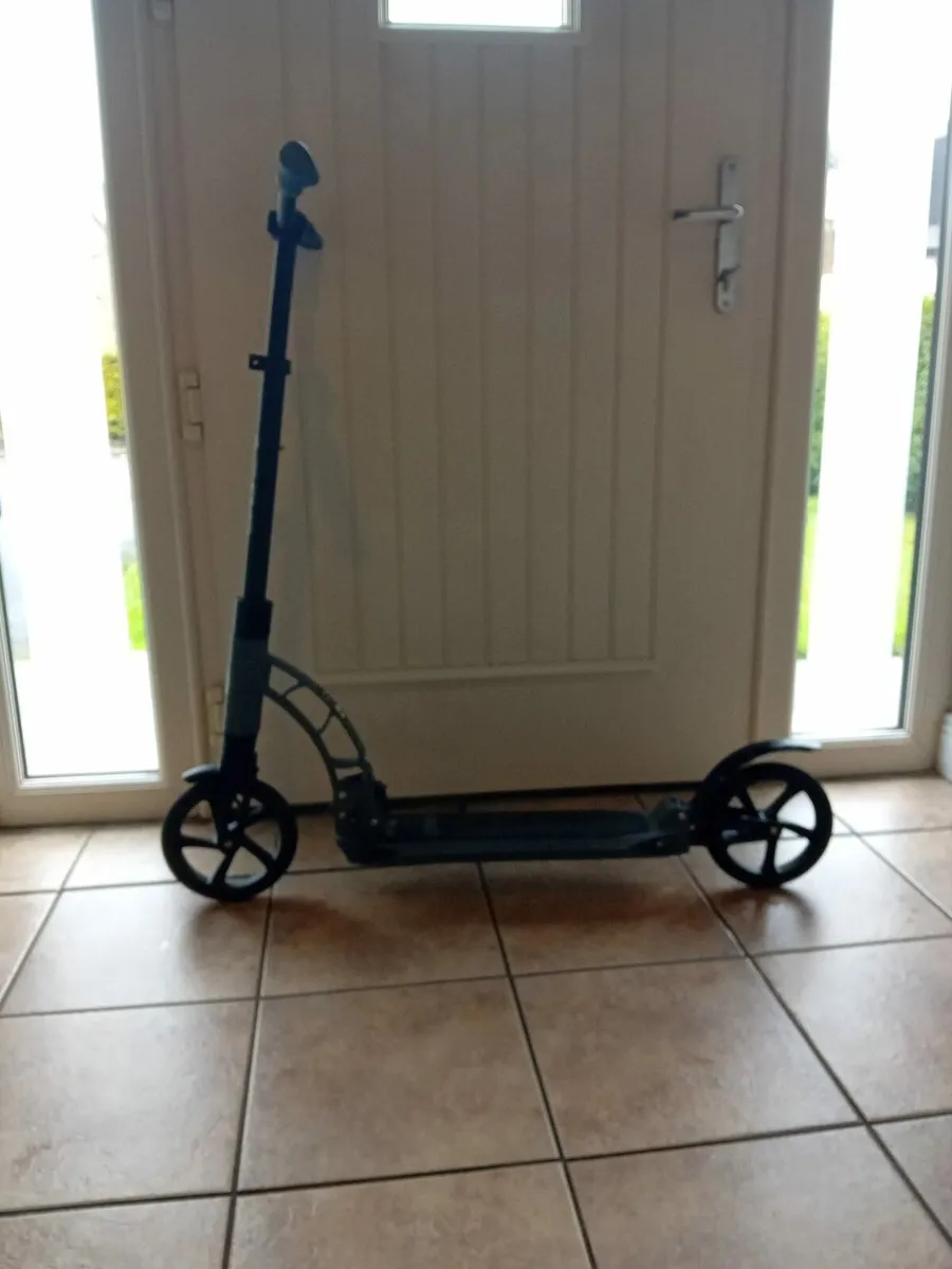 Aero A230 Folding Scooter - Image 1