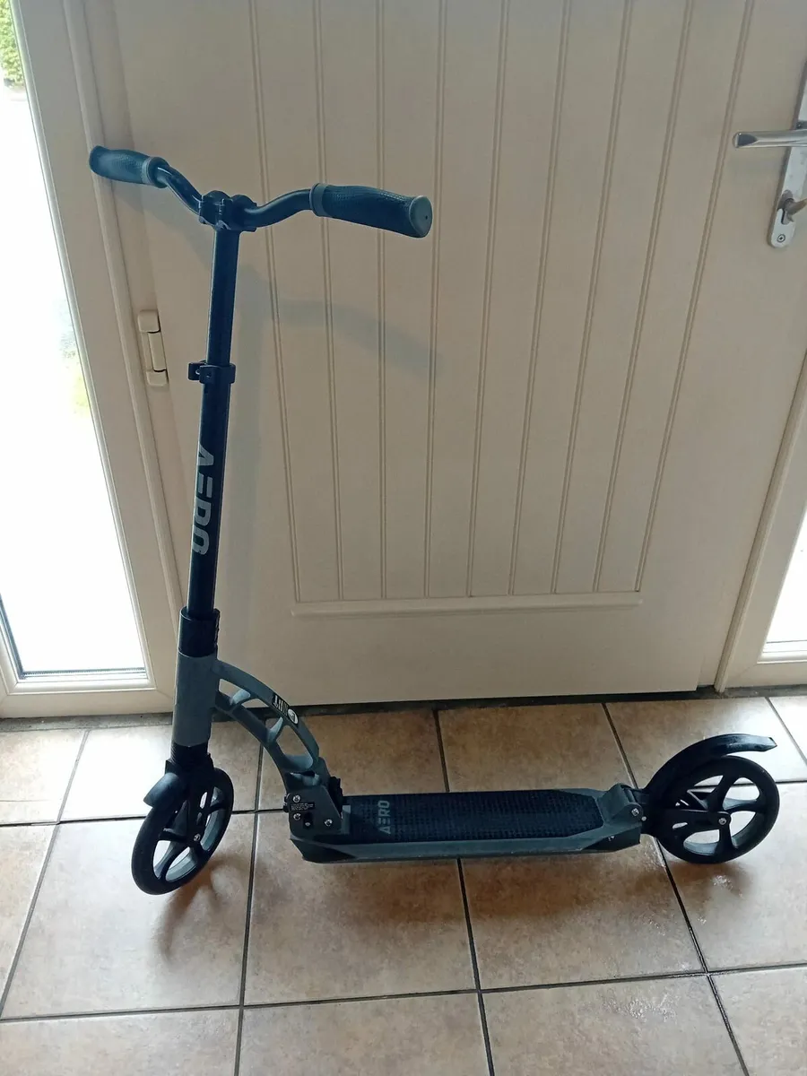Aero A230 Folding Scooter - Image 2