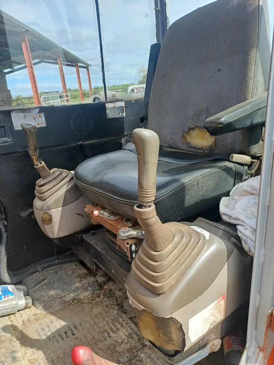 HITACHI EX30 - Image 4