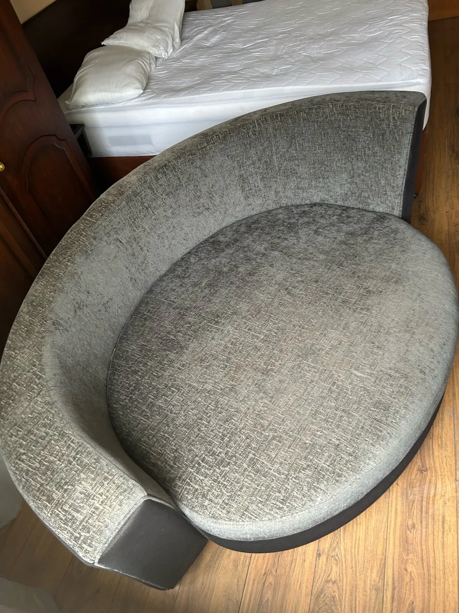 Couch - Image 2