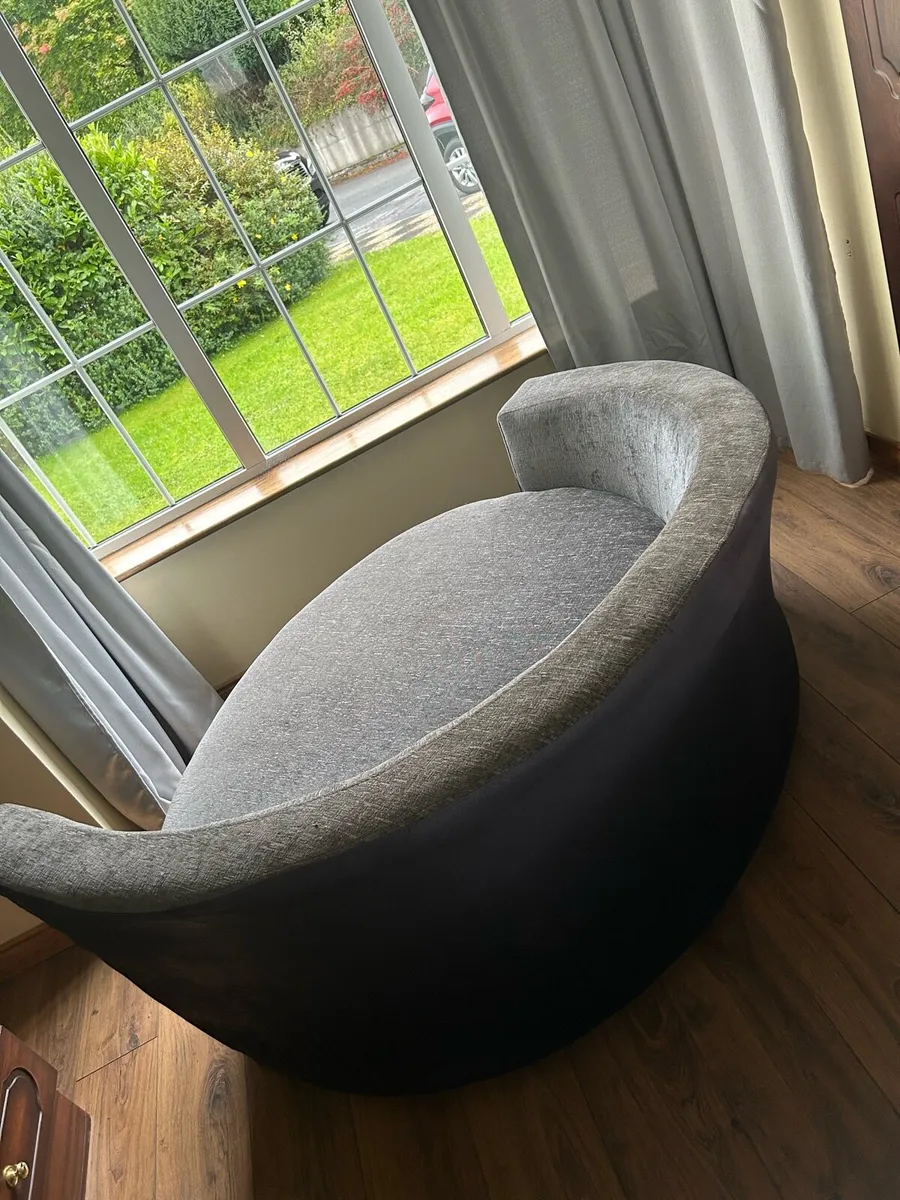 Couch - Image 3