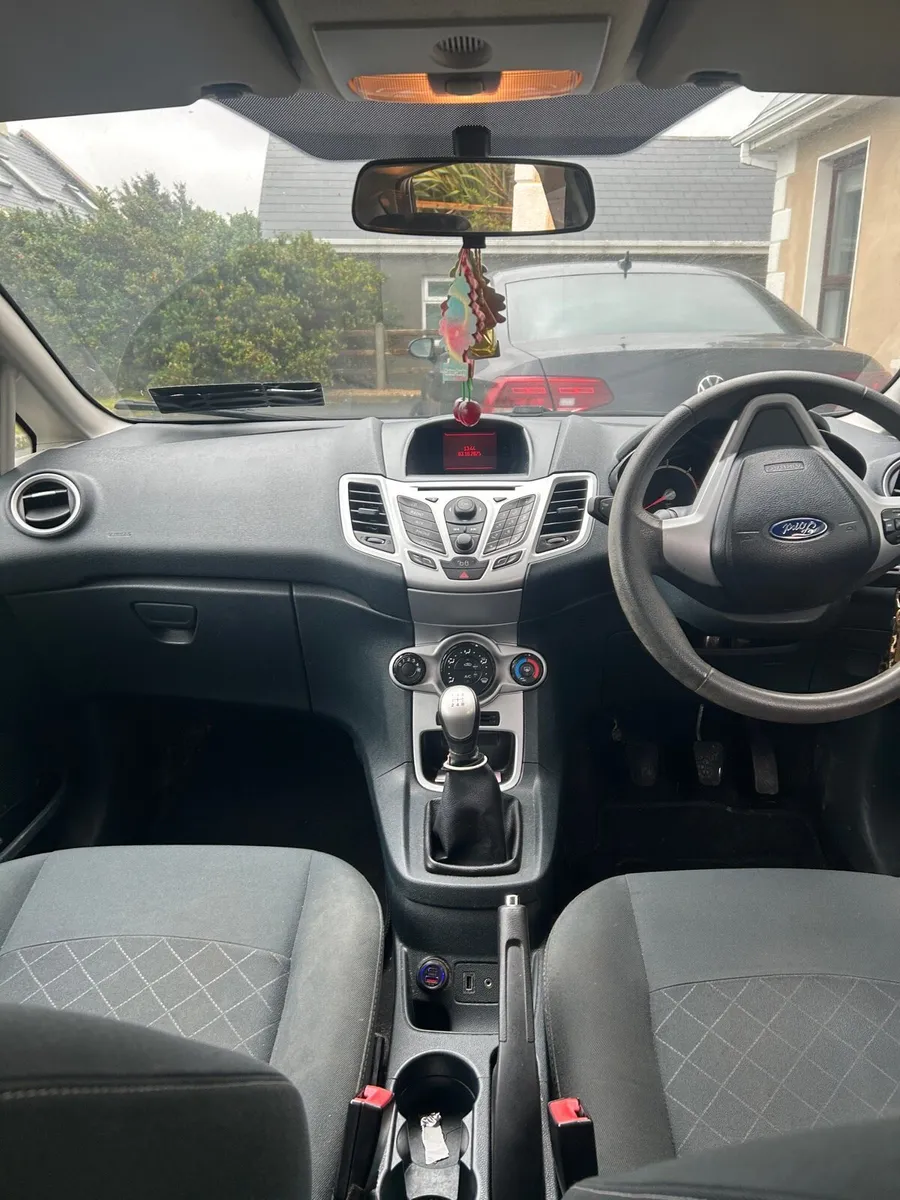 2012 Ford Fiesta - Image 2