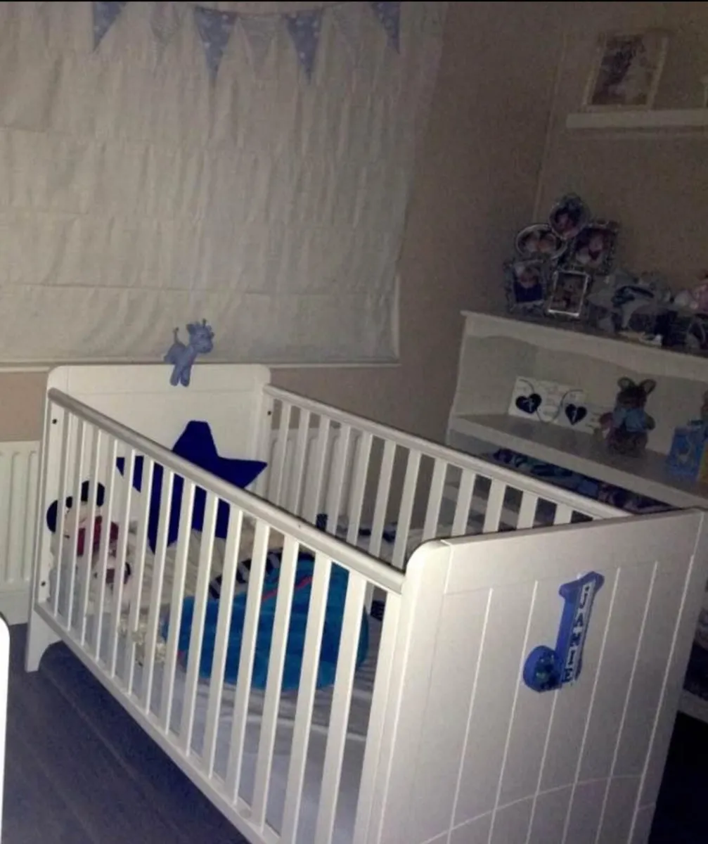 Camberly cot bed with airsprung pocket mattress - Image 2
