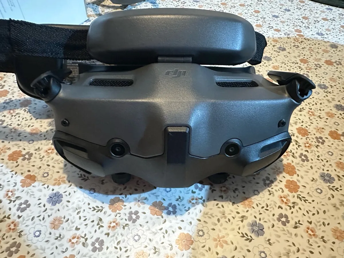 DJI Goggles 3 and Motion Controller 3 - Image 1